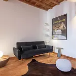 아파트 Eclectica Living By Navona Square *