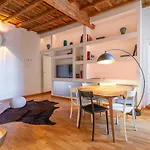 아파트 Eclectica Living By Navona Square *