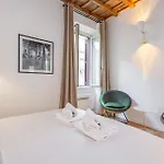아파트 Eclectica Living By Navona Square *