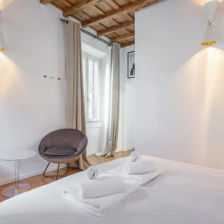 Eclectica Living By Navona Square